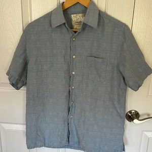 Men’s short sleeve collar light weight casual top. Light blue size S